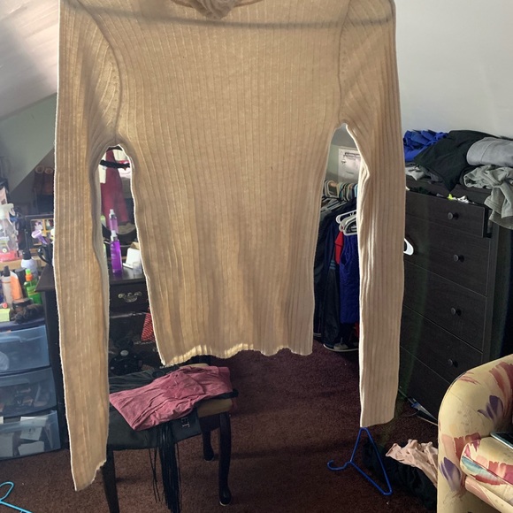 Top - Picture 3 of 3